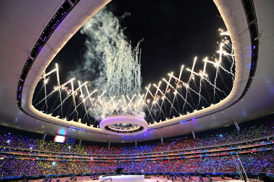 Fogos de artifício no Omnilife Stadium anunciam o início da abertura dos Jogos Pan-Americano de Guadalajara. <a href='http://www.band.com.br/esporte/panamericano/noticia/?id=100000462295' target='_self'><b><u>Leia mais</u></b></a>