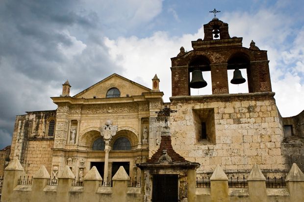 A capital Santo Domingo tem uma arquitetura colonial forte