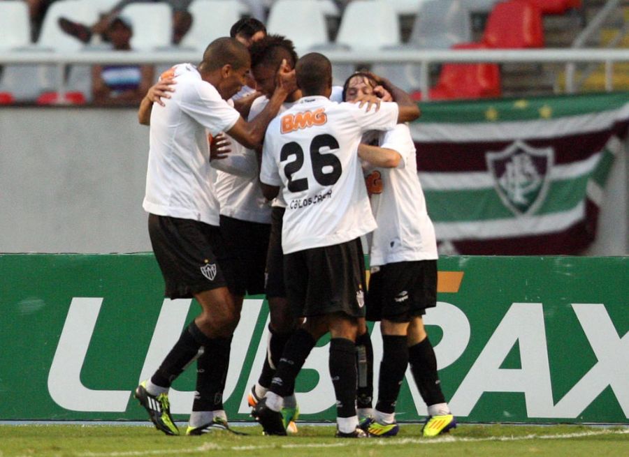 Jogadores do Atlético-MG comemoram no Engenhão: Galo respira / Fabio Motta/Agência Estado/AE