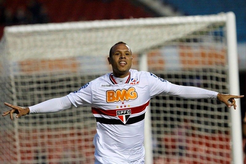 Luis Fabiano marca dois gols na vitória do São Paulo sobre o América-MG no Morumbi / Léo Pinheiro/Foto Arena/AE