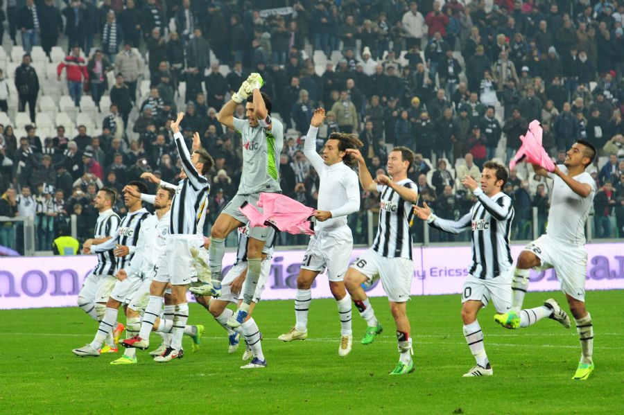 Jogadores do Juventus comemoram a vitória em cima do Palermo / Giuseppe Cacace/AFP 