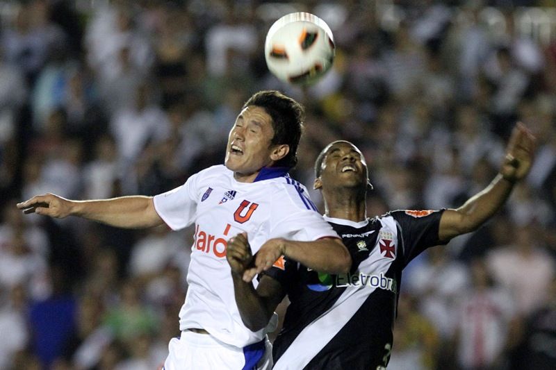 O Vasco, de Dedé, ficou na igualdade contra Universidad de Chile / Luiza Castro/AFP