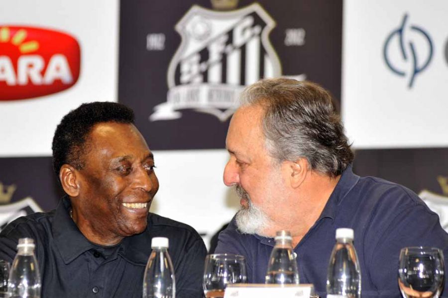 Ao lado do presidente Luis Álvaro, Pelé foi anunciado como garoto propaganda do Santos no centenário / Ivan Storti/Divulgação Santos FC