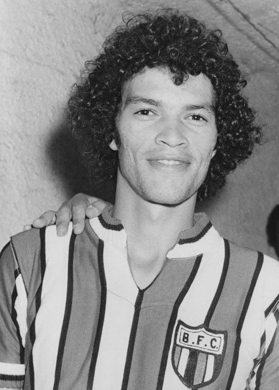Veja imagens da carreira de Sócrates