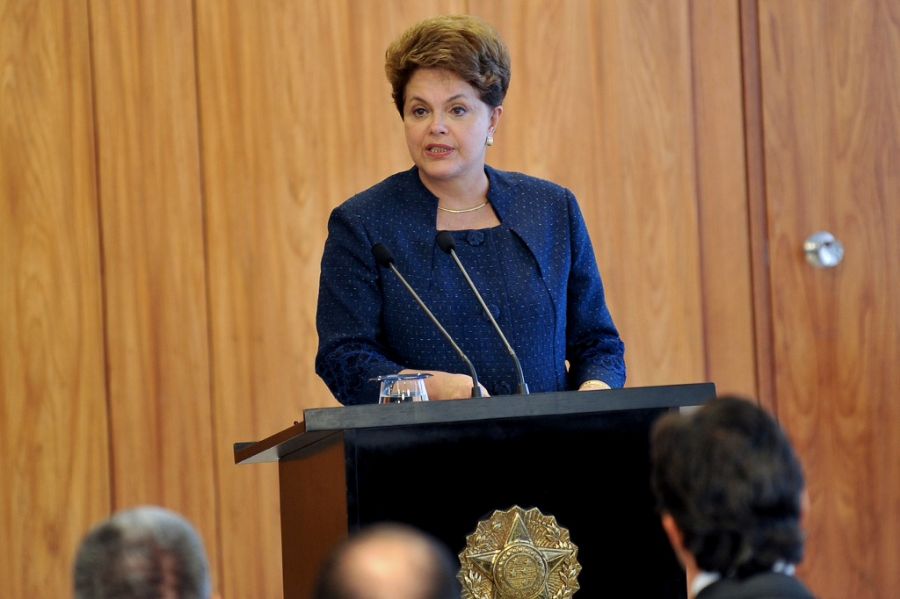 Dilma enfrentará dificuldades para conter onda de denúncias contra ministros, mesmo após a reforma / Fábio Rodrigues Pozzebom/ABr