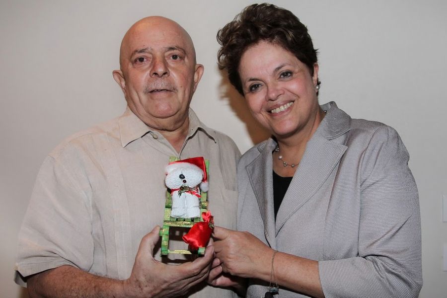Lula recebe de Dilma presente dos catadores de materiais recicláveis. / Ricardo Stuckert/Instituto Lula