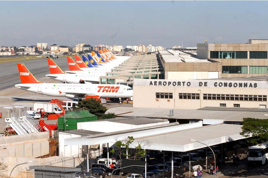 Segundo especialista os aeroportos privatizados ficarão mais bonitos e bem estruturados, no entanto o risco de apagão aéreo deve permanecer / Valter Campanato/ ABr
