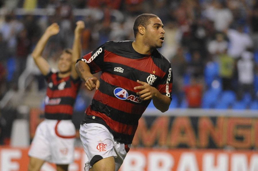 Adriano pode retornar ao Flamengo no meio do ano / Divulgação/Vipcomm