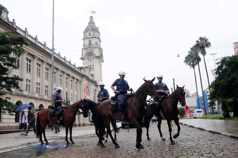 Policiais militares permanecem na região da Cracolândia há mais de uma semana / Adriano Lima/NEWS FREE/AE