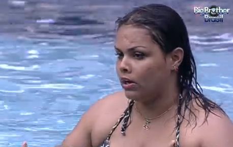Analice faz revelações na piscina / Reprodução/TV Globo