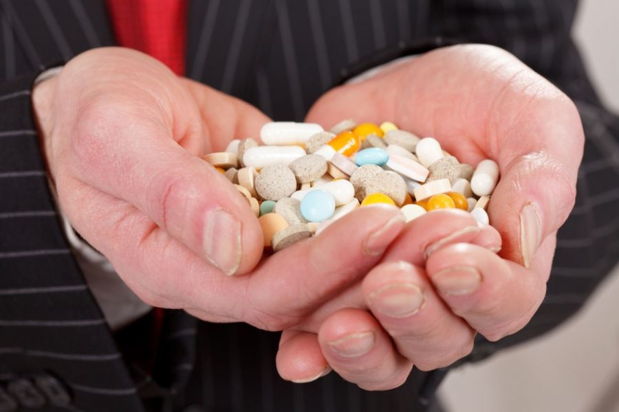 A previsão é que os remédios estejam disponíveis no SUS no início de 2013 / Shutterstock / Shebeko/ Arquivo