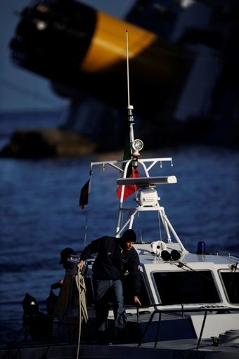 Buscas no início deste sábado, na Itália / Filippo Monteforte/AFP