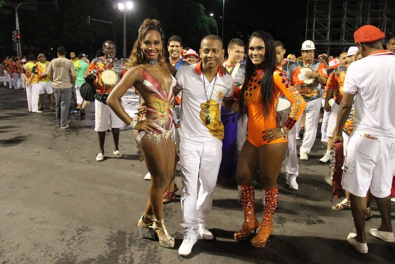 Luana Bandeira desfila com corpo pintado / Anderson Borde/AgNews