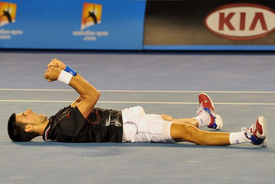 Djokovic se sagrou campeão após uma final com quase seis horas de duração  / Paul Crock/ AFP