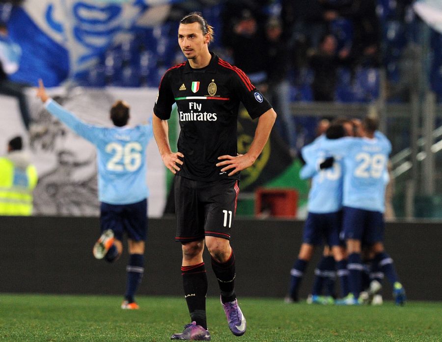 Zlatan Ibrahimovi‡ lamenta o gol da Lazio / Gabriel Bouys/ AFP