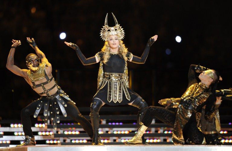 Madonna durante o show histórico no SuperBowl / Timothy A. Clary /AFP