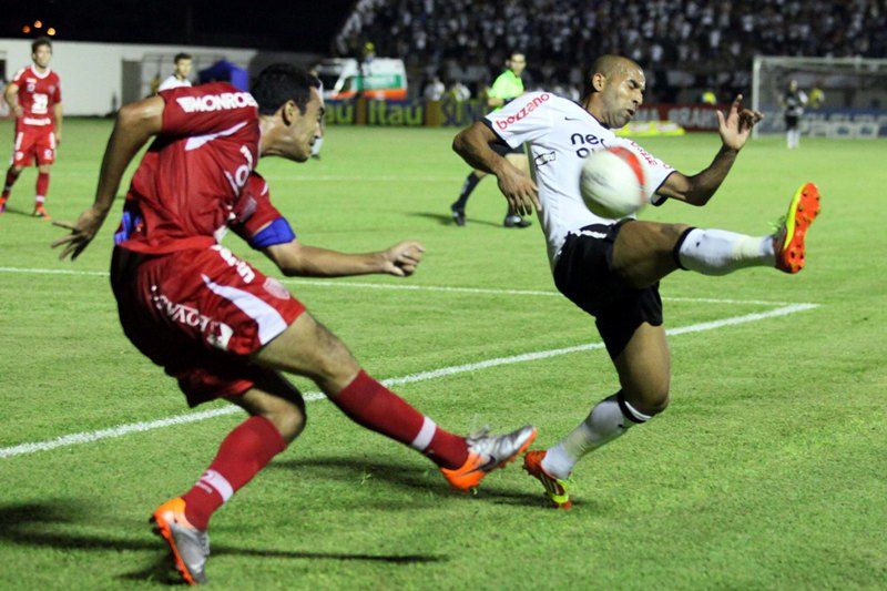 Emerson marcou, mas o Corinthians só empatou com o Mogi Mirim nesta quarta-feira / Fernando Calzzani/Futura Press