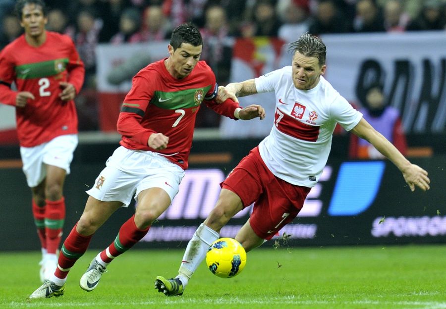 Cristiano em ação contra a Polônia: Portugal não saiu do empate sem gols / Adam Nurkiewicz/Mediasport/AFP