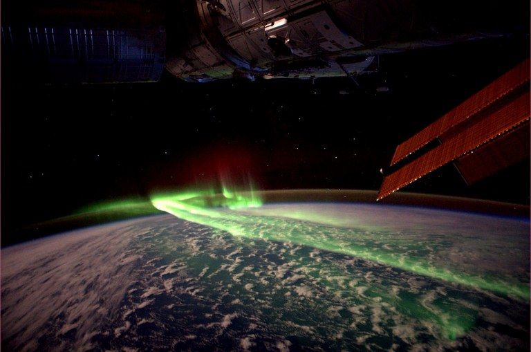 A aurora austral ocorre somente no polo sul do planeta / Reuters / Andre Kuipers / ESA / Nasa / Divulgação