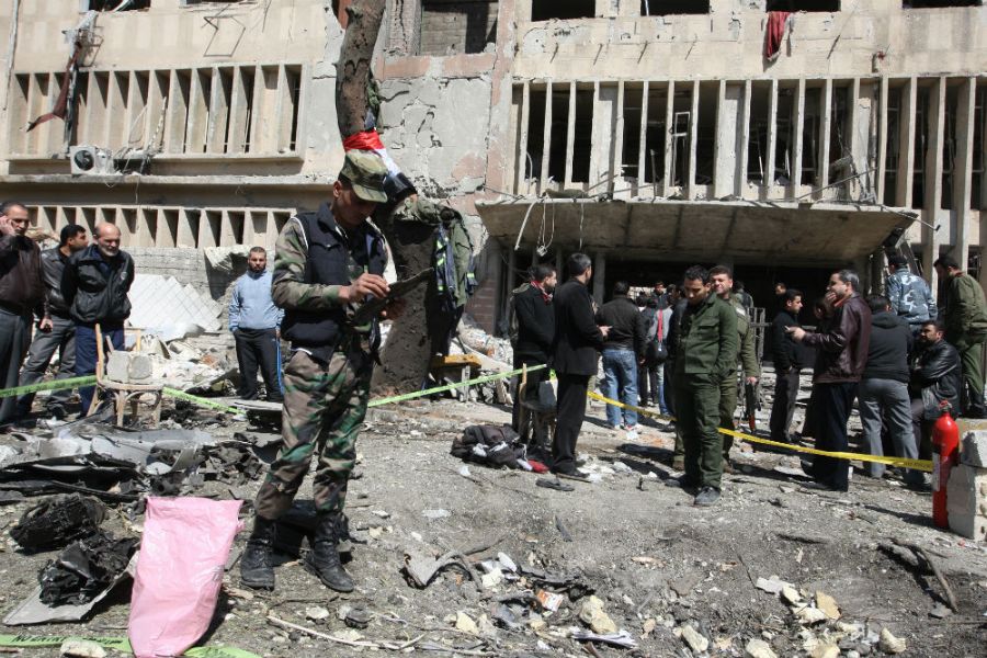 Dois carros-bomba foram usados no ataque / Foto: Louai Beshara/AFP 