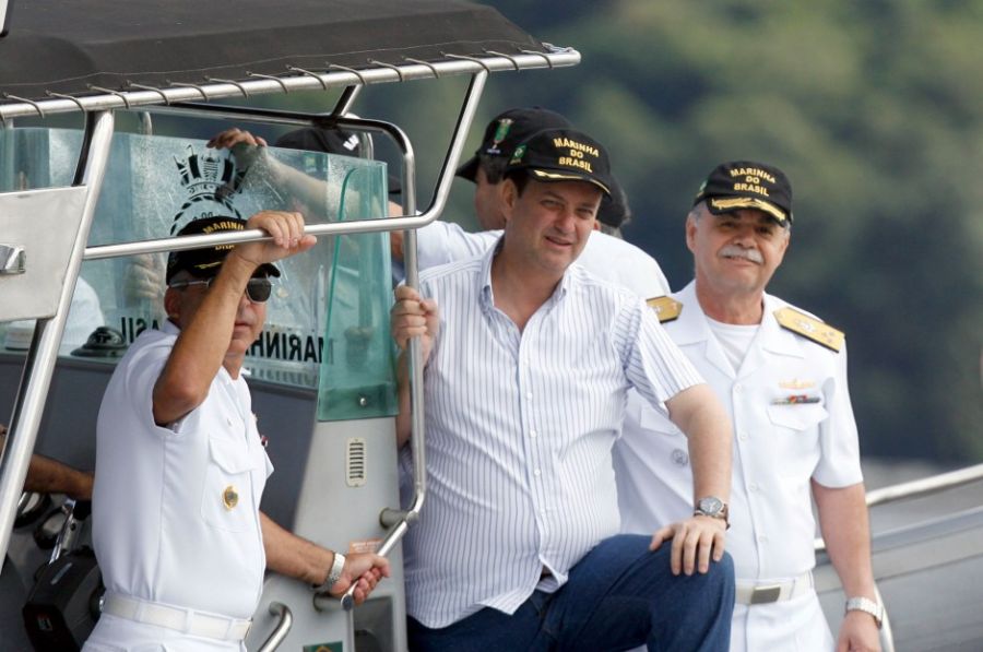 Kassab realizou uma vistoria em Guarapiranga acompanhado pelo comandante do 8º Distrito Naval, vice-almirante Luiz Guilherme Sá de Gusmão / WERTHER SANTANA/AE