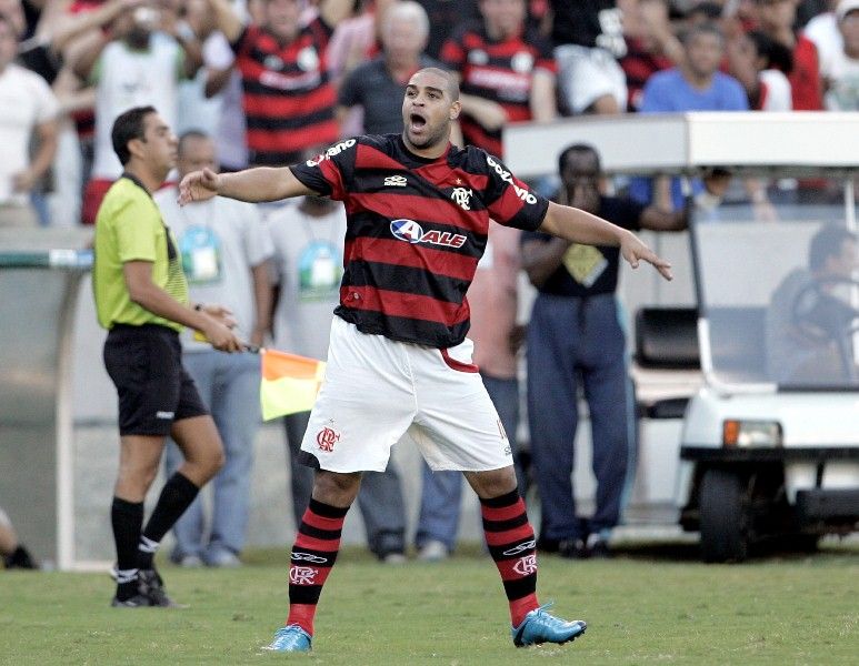 A volta de Adriano ao Flamengo pode ser definida até quarta-feira, segundo dirigente / Alexandre Brum/Agência O Dia/AE