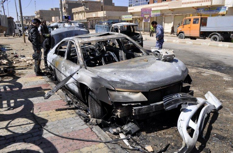 Durante os ataques coordenados, duas pessoas morreram após a explosão de um carro bomba em Anbar / Azhar Shallal / AFP