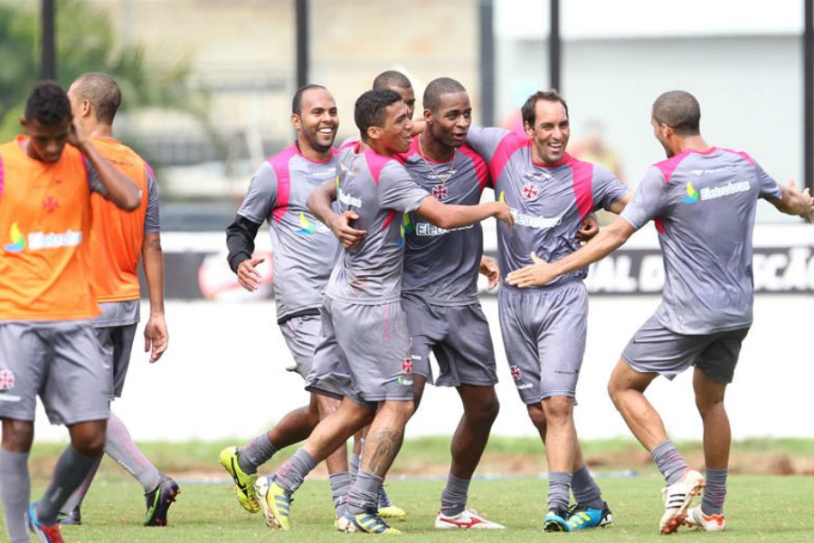 Edmundo treina com o elenco vascaíno / Marcelo Sadio/vasco.com.br