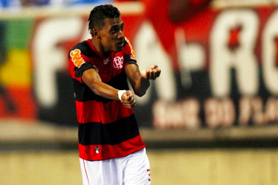 Kleberson tem sido destaque do Flamengo nas últimas partidas / André Portugal/VIPCOMM 