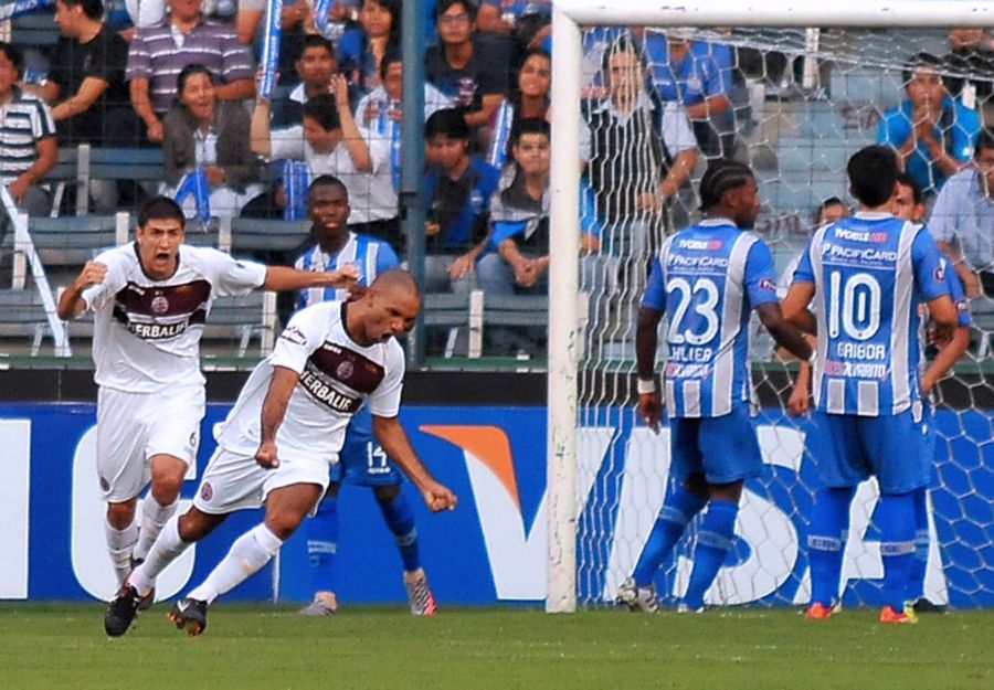 Mario Regueiro comemora seu gol contra o Emelec / Camilo Pareja/AFP