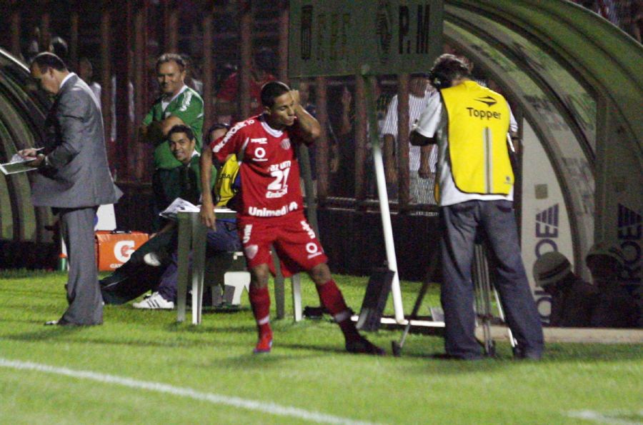 Roni comemora gol na vitória sobre o Paulista / Léo Santos/Futura Press