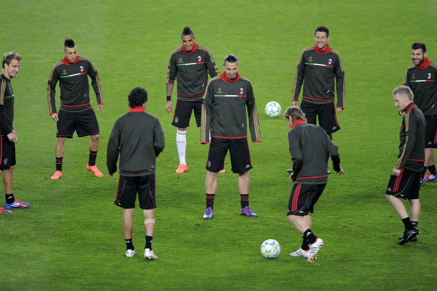 Jogadores do Milan realizaram um reconhecimento do Camp Nou / Lluis Gene/AFP