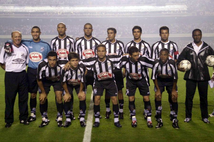 Time de 2002 – Famoso por trazer uma nova safra de jogadores formados no Santos, em 2002 o Peixe revelou nomes como Robinho, Diego, Elano, Renato, Alex, Renato e Léo