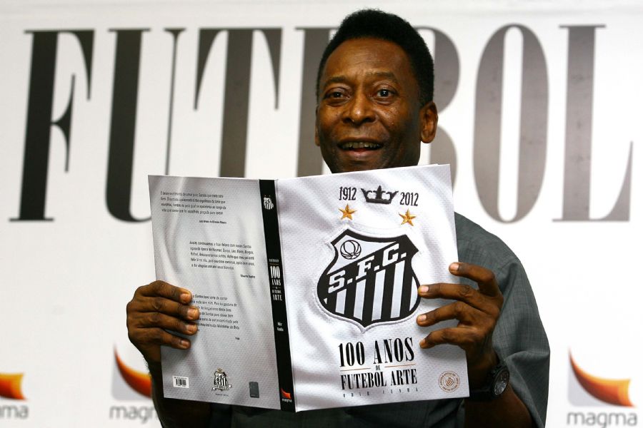 Pelé durante o lançamento do livro do Centenário do Santos / Guilherme Dionízio/Futura Press