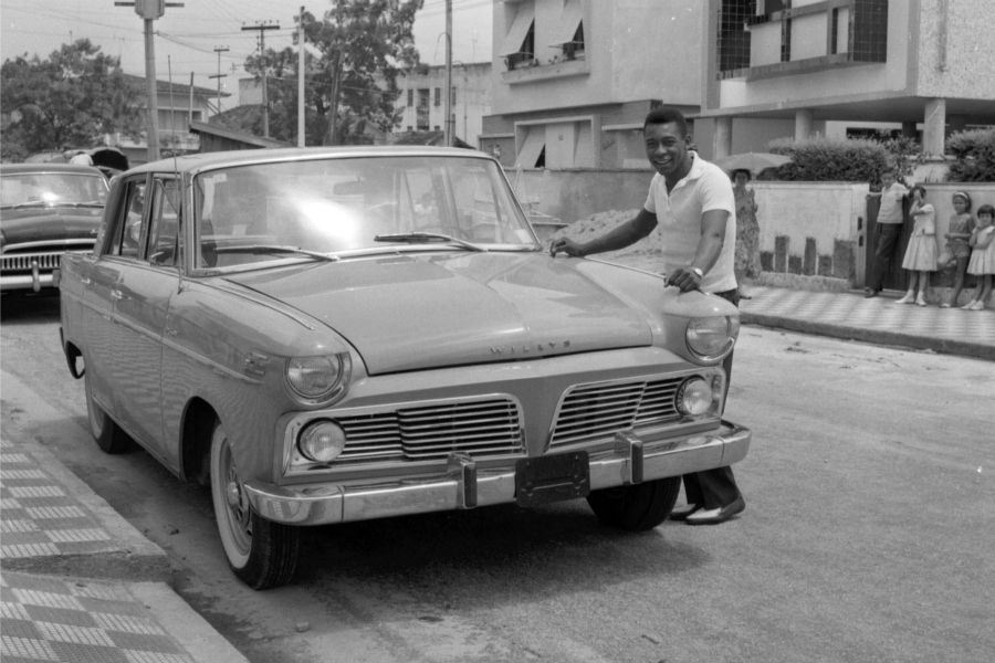 Pelé foi a primeira pessoa a ter um carro Aero Willys no Brasil
