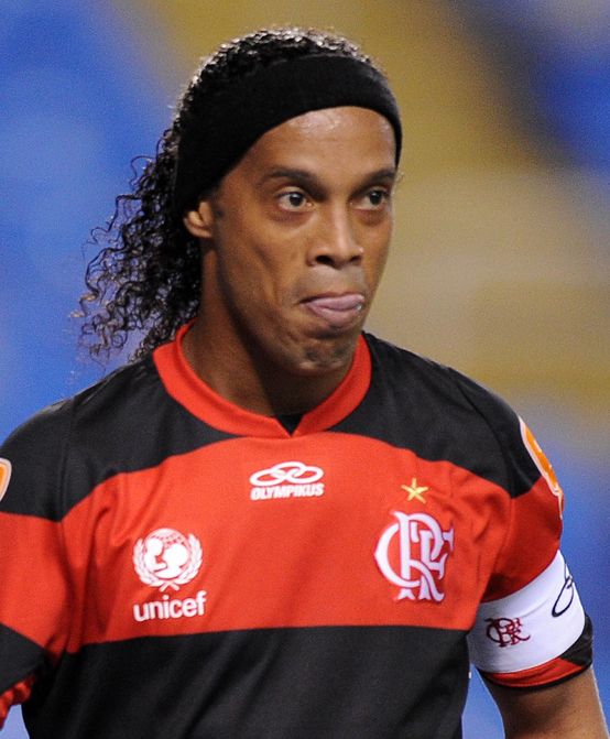 Ronaldinho Gaúcho teve boa atuação, mas não foi poupado pelos torcedores / Vanderlei Almeida/AFP