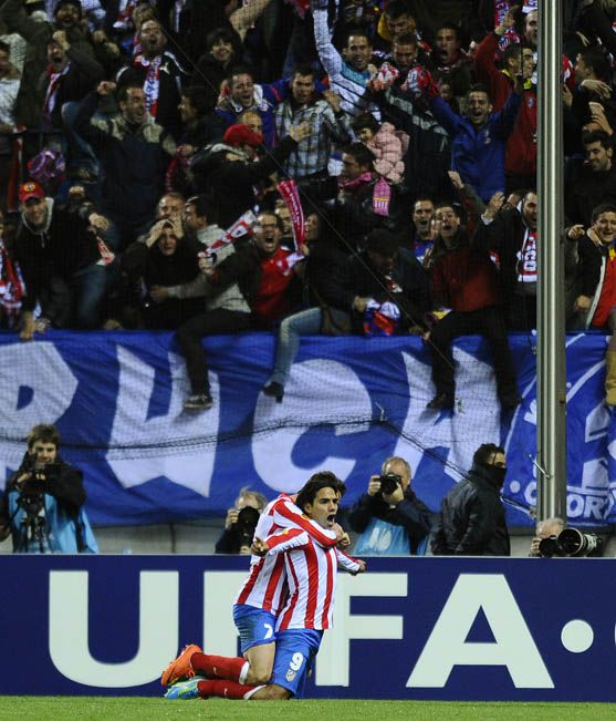 Falcao Garcia comemora um de seus dois gols pelo Atlético de Madrid / Pierre-Philippe Marcou/AFP