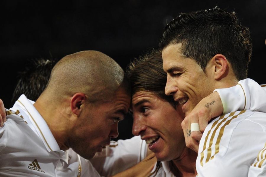 Pepe, Sergio Ramos e Cristiano Ronaldo festejam: quase campeões / Javier Soriano/AFP