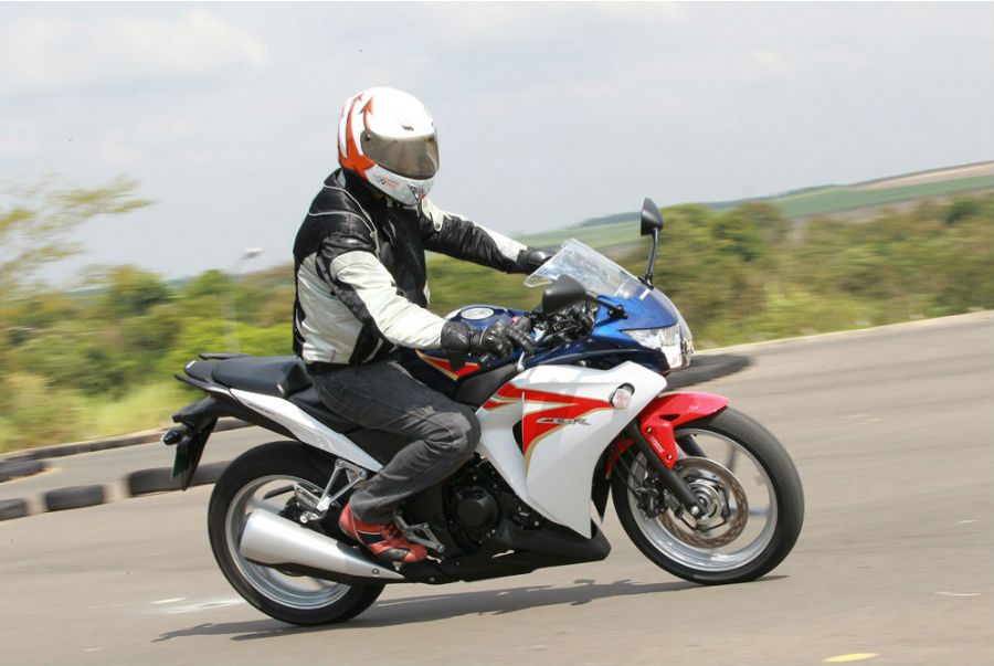CBR 250R coloca Honda no segmento das pequenas motos esportivas 