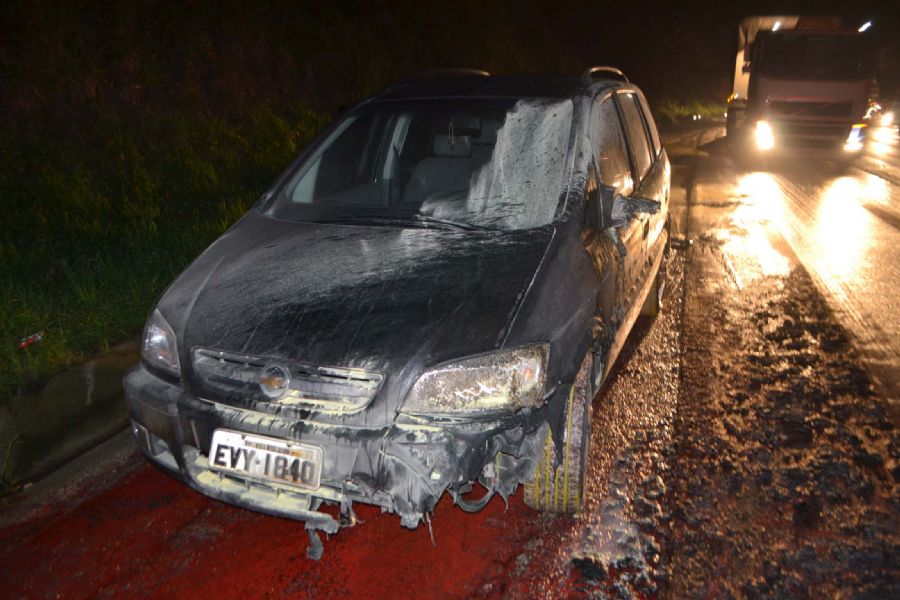 MG Carro Pega Fogo Na Rodovia BR040 Notcias Notcias Bandcombr