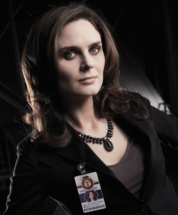 Emily Deschanel é a Dr. Temperance Brennan /