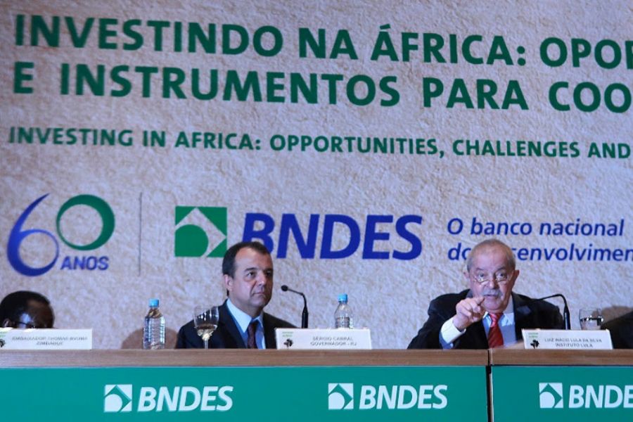 Lula discursou nesta quinta-feira na sede do BNDES; ao lado dele, o governador do Rio, Sérgio Cabral / Ricardo Stuckert/Instituto Lula