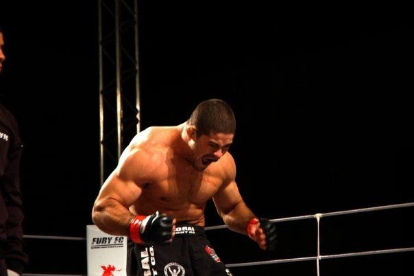 UFC: Toquinho perde por nocaute técnico; Diaz vence Miller 