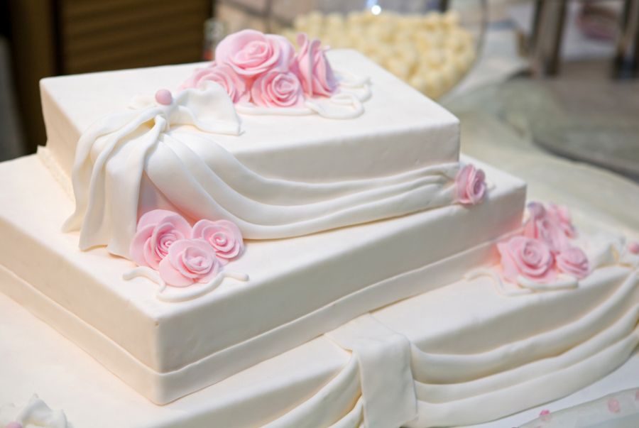Bolos de casamento com andares assimétricos 