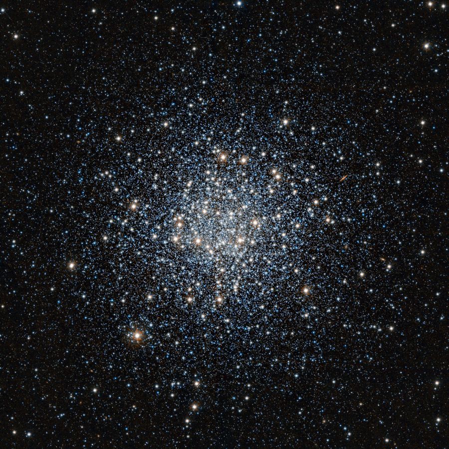 Telescópio registra uma enorme “bola” de estrelas