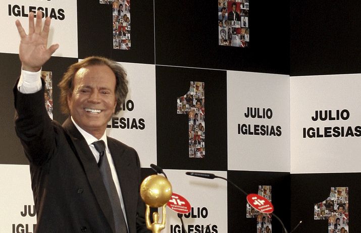Julio Iglesias foi vítima de roubo enquanto fazia show na Venezuela 