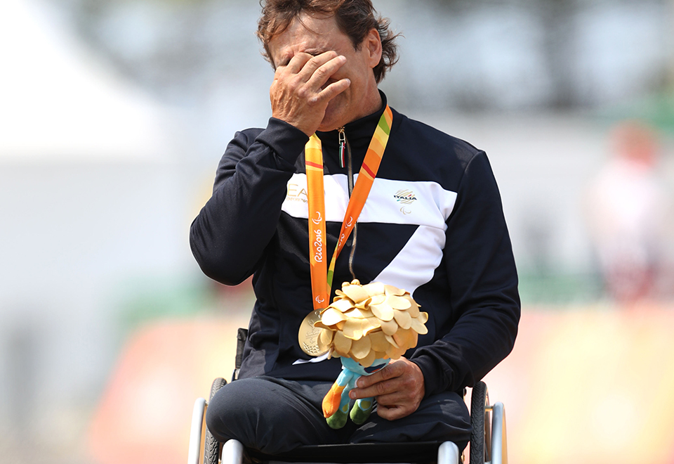 Ex-piloto Alex Zanardi conquista sua quarta medalha paraolímpica 