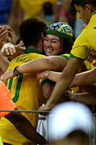 neymar-abraça-mae.jpg