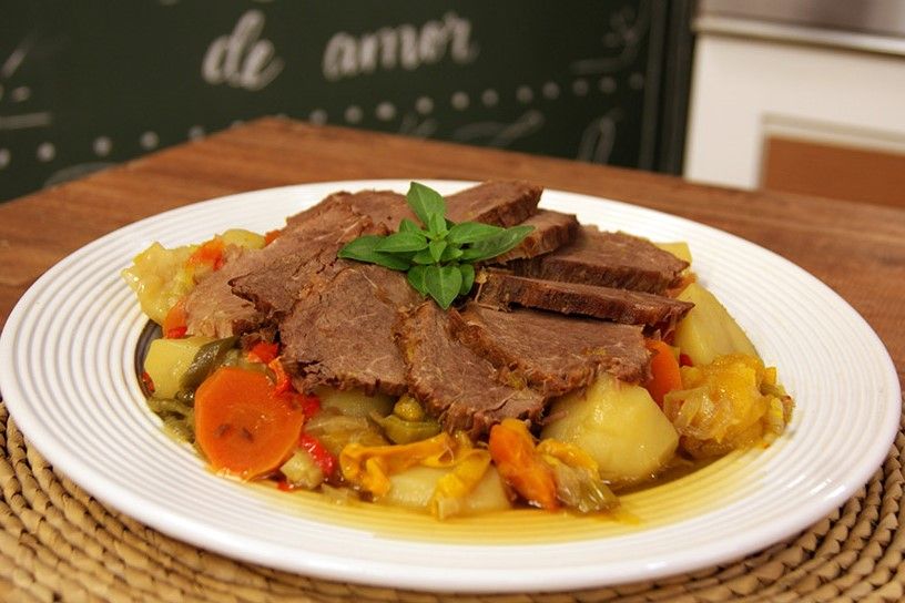 Lagarto na Pressão com Legumes | Band Receitas