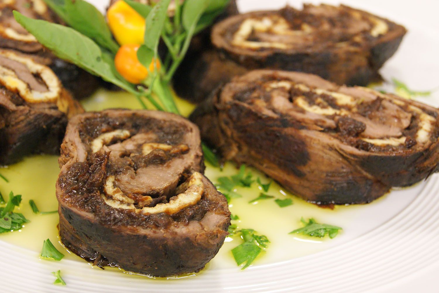 Manta de Filé Mignon Recheada com Ameixa e Omelete | Band Receitas